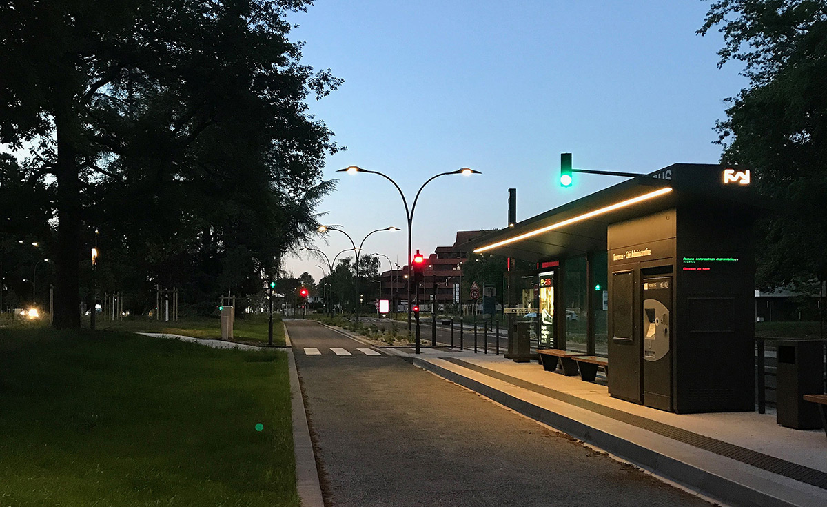 Éclairage urbain, BHNS, Pau, France avec Artelia - Signes Paysages - Conception lumière Virginie Voué, Luminescence