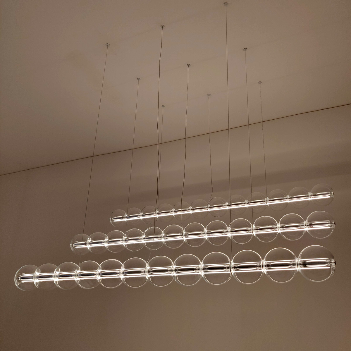 Luce Sferica - Designer : Ronan Bouroullec - Fabricant : Flos