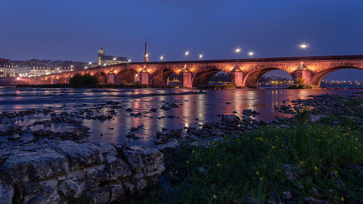 Mise en lumière, Pont Jacques Gabriel, Blois, France – Conception lumière Virginie Voué, Luminescence