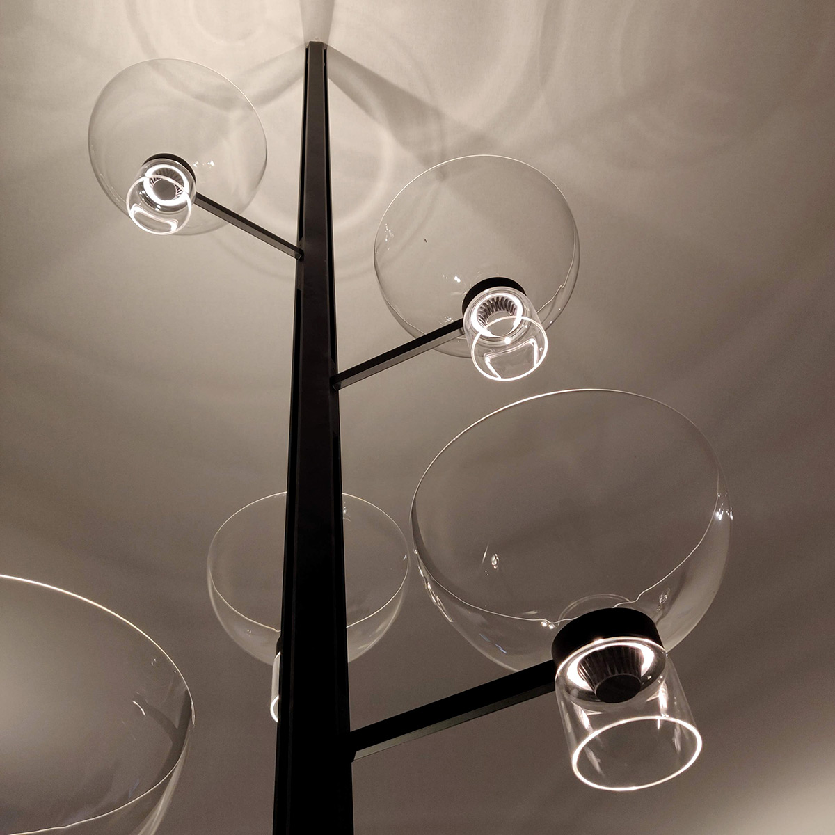 Nocturne, lampadaire avec luminaire en console - Designer Konstantin Grcic