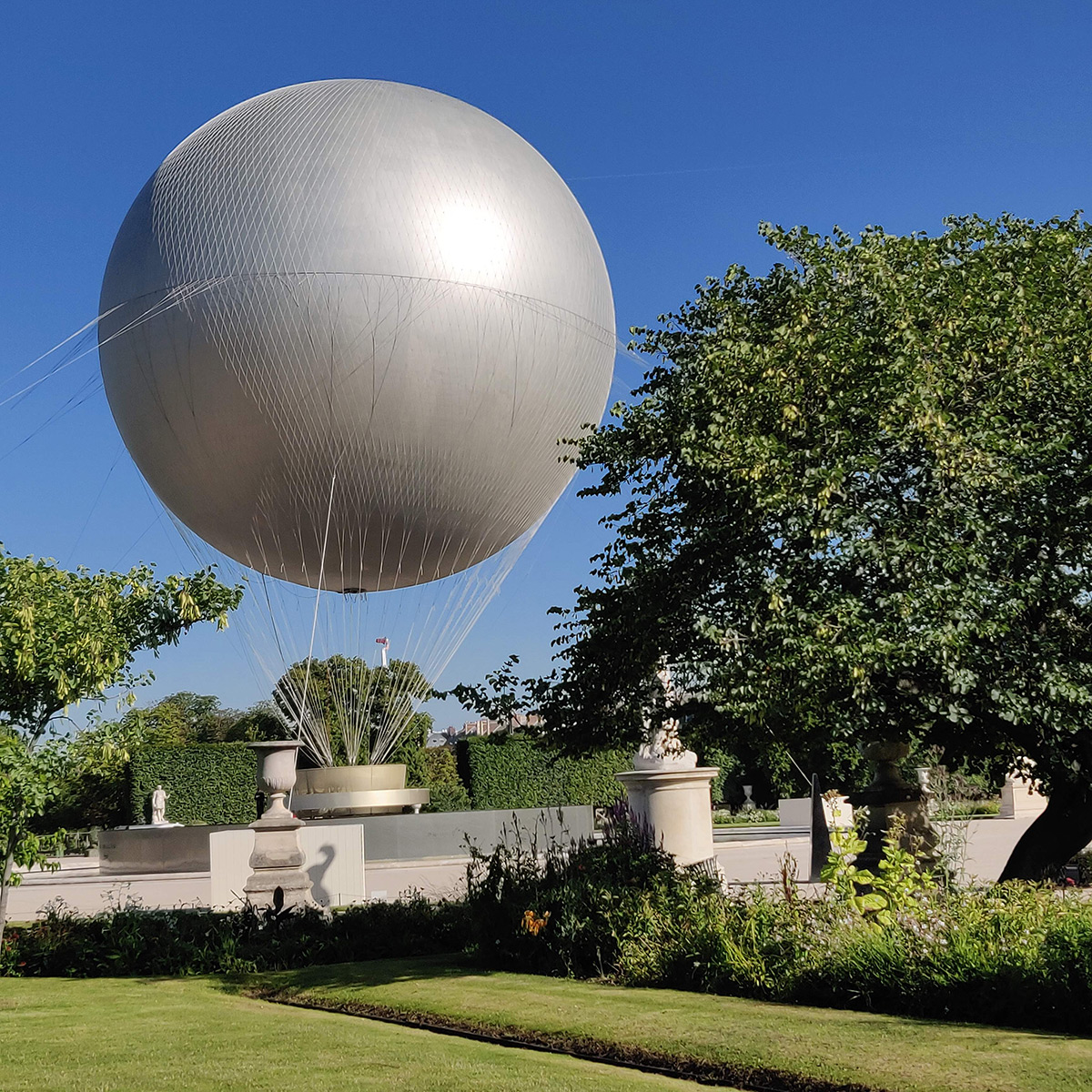 Vasque olympique Paris horaires 2025, jardin des Tuileries, montgolfière au sol