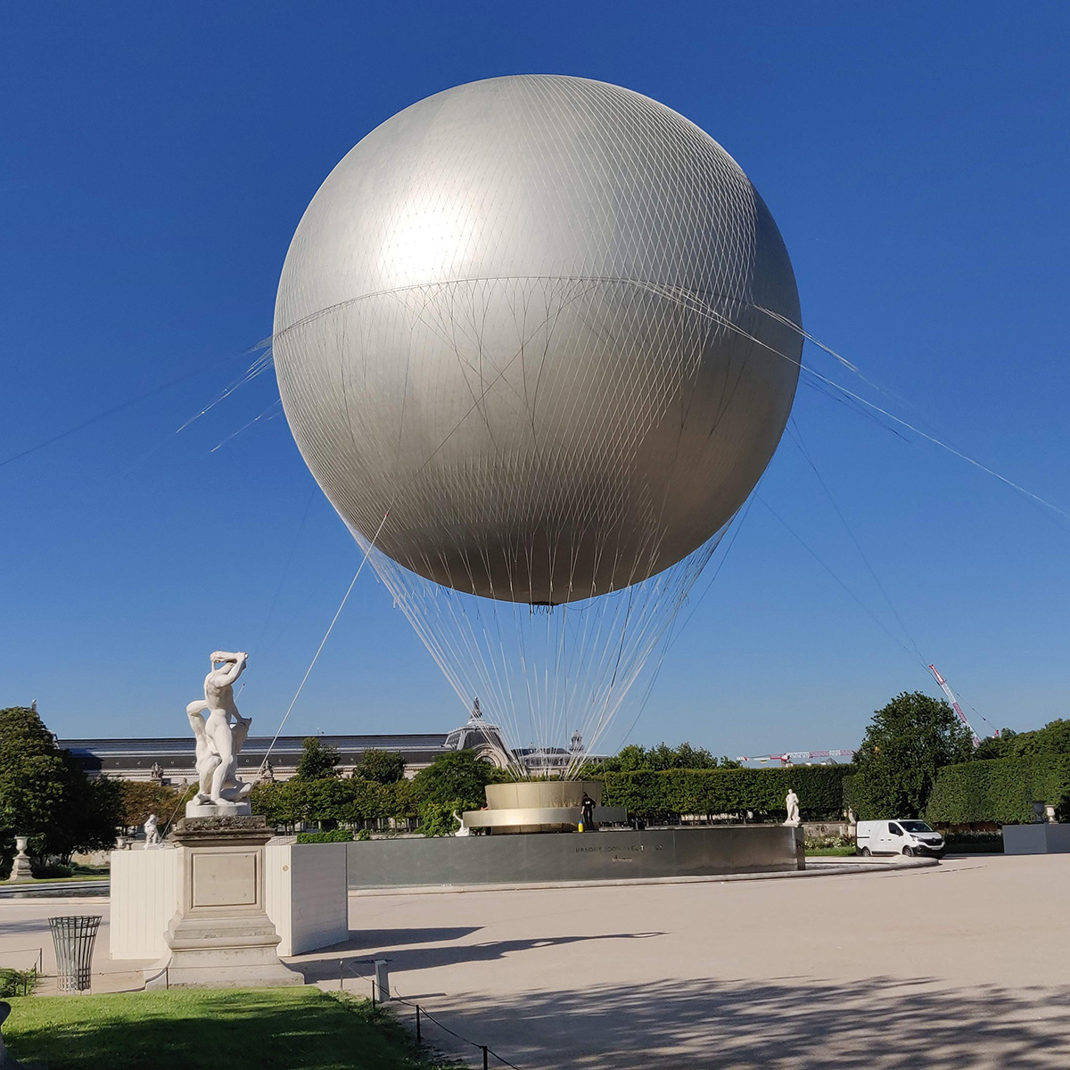 Vasque olympique Paris 2025, montgolfière au sol