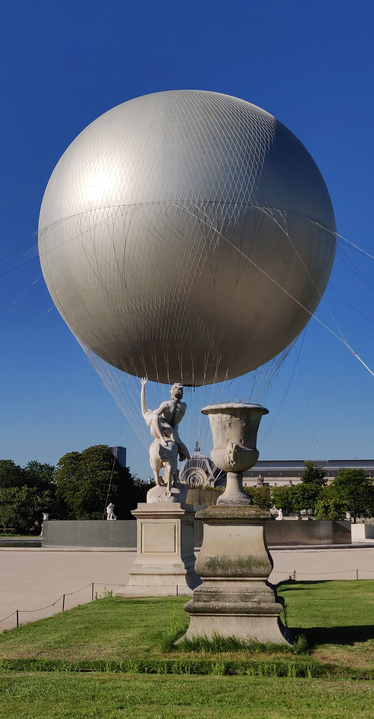 Vasque Tuileries horaires 2025 Paris, montgolfière au sol