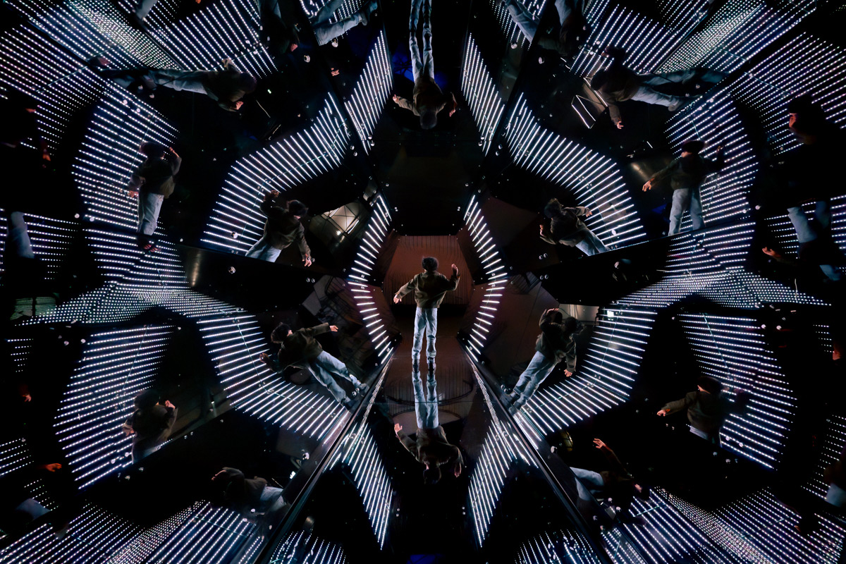 Into The Light, exposition lumière, la Villette, Paris, France - Passengers, de Guillaume Marmin