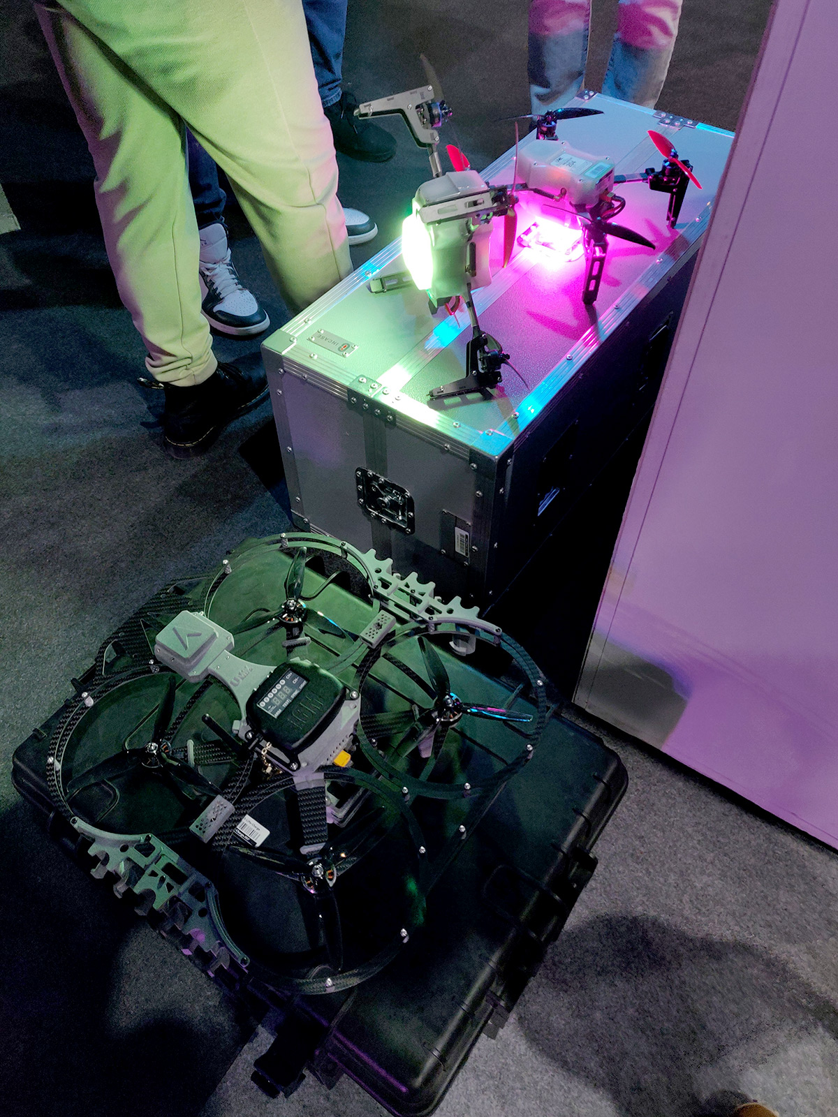 Drone lumineux, conception et technologie, light drone, IFO, UVify, Corée du Sud