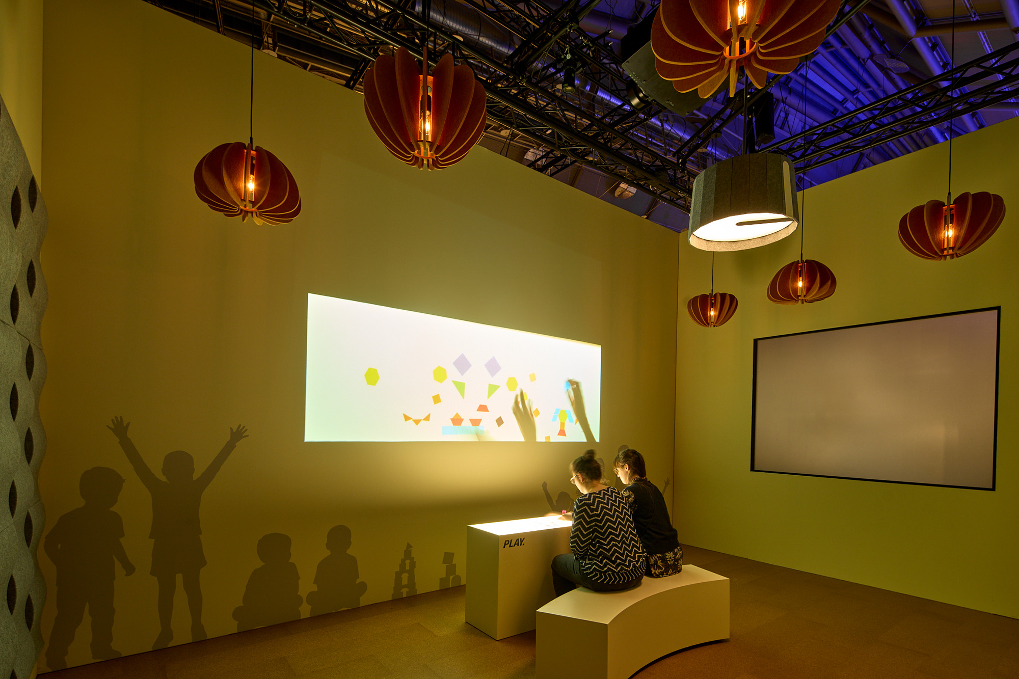 The Living Light, espace Education en lumière vivante, salon Light + Building 2026 - Conception lumière Lichtvision Design © Trilux Meinschäfer