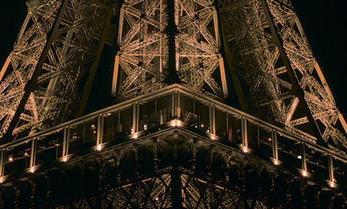 Tour Eiffel, Paris, France - illumination, détail éclairage - Conception lumière, éclairagiste : Pierre Bideau, SNTE - Photo © Vincent Laganier