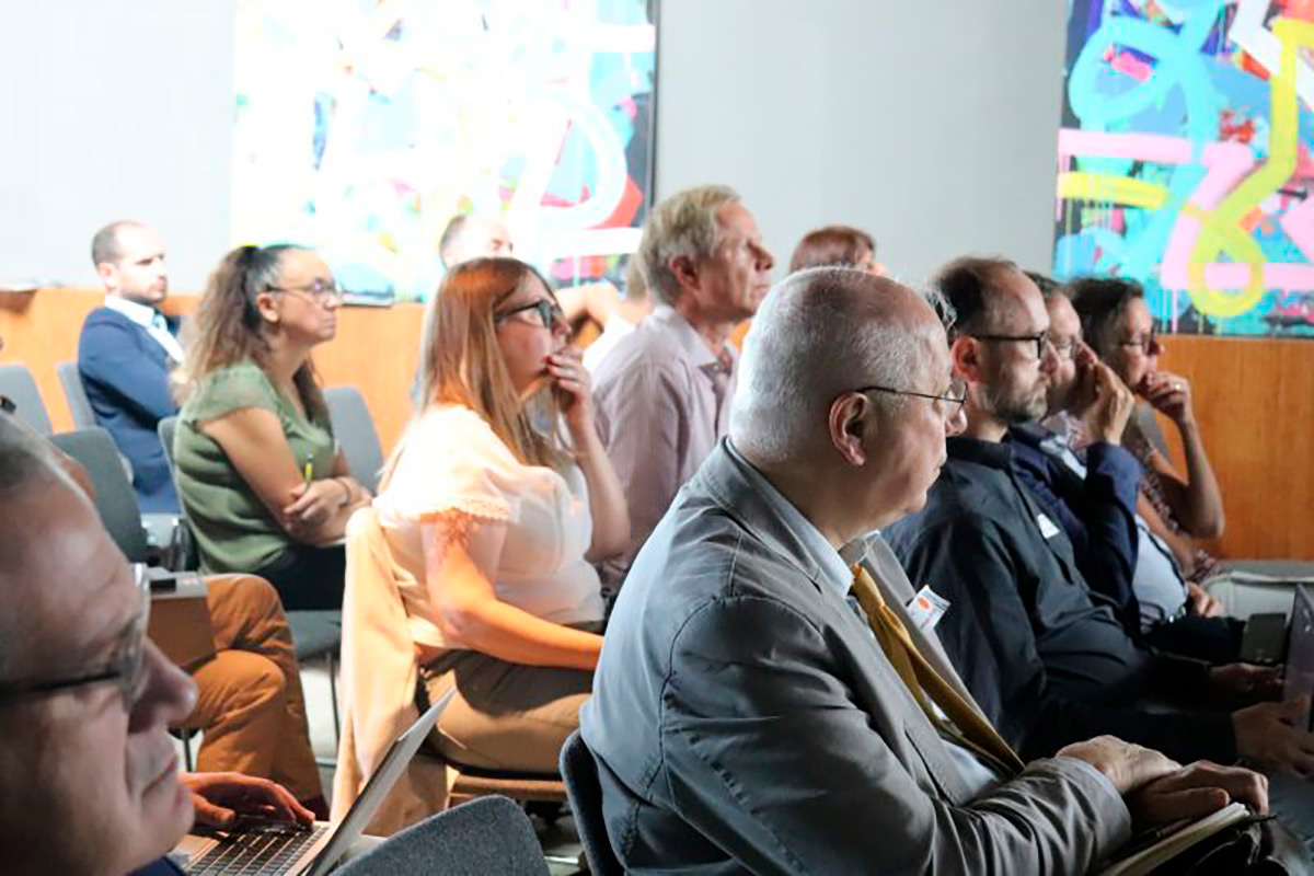 Public en salle de conférence des rencontres Lumière et Santé 2025