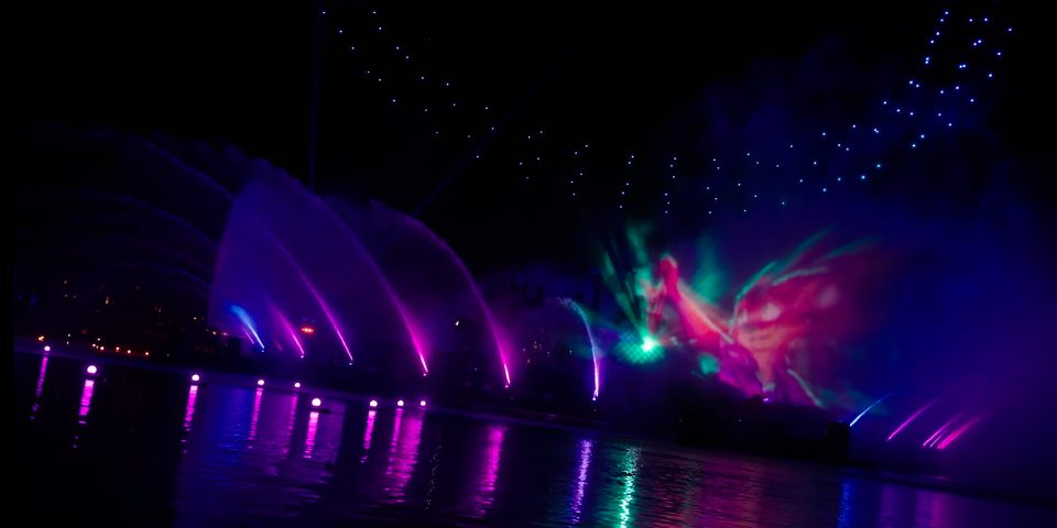 Disney Cascade of Lights, drone show, fountains and image projection - Disney Adventure World - Technology Partner Dronisos, France