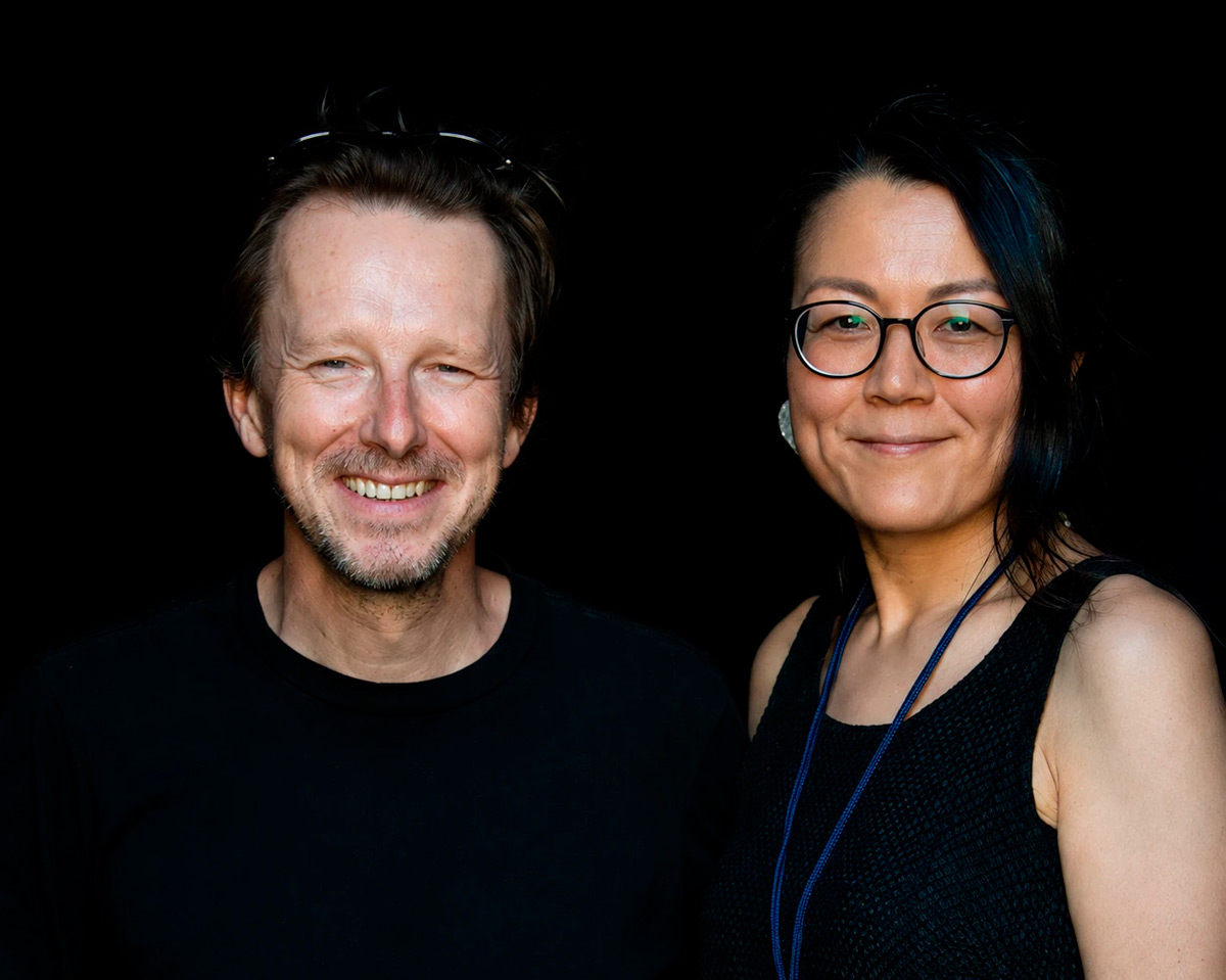Portrait de Arnaud et Aki Cooren, A+A Cooren, designers du nouveau Diamant de Lumière 2026 de la tour Eiffel