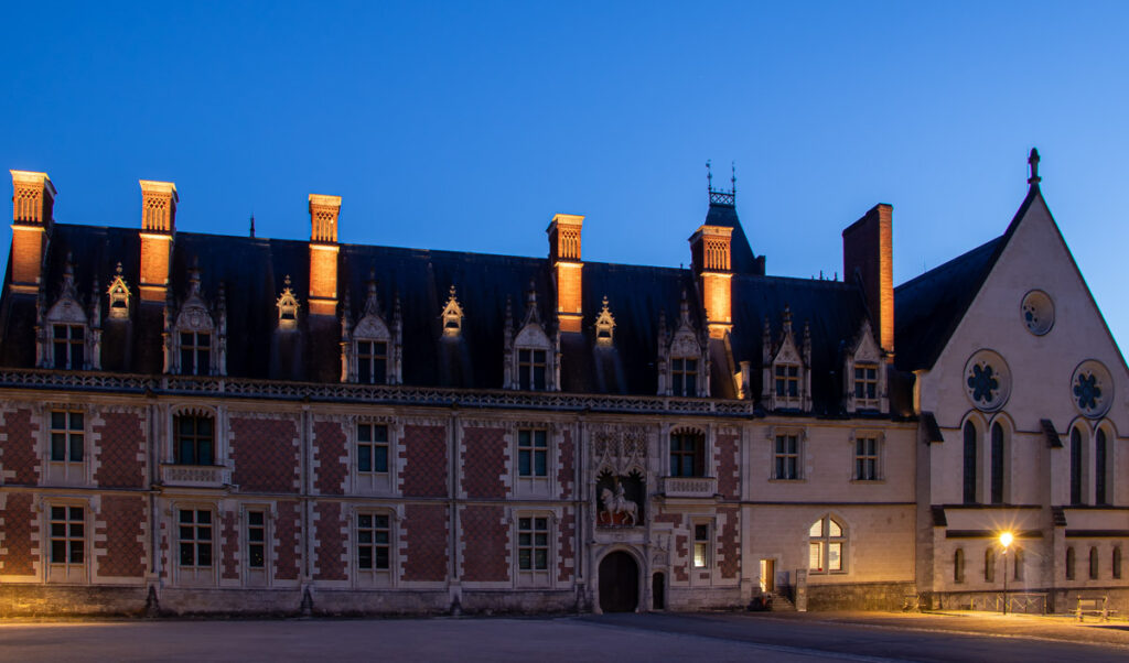 Château royal de Blois, fin du scénario de mise en lumière en soirée