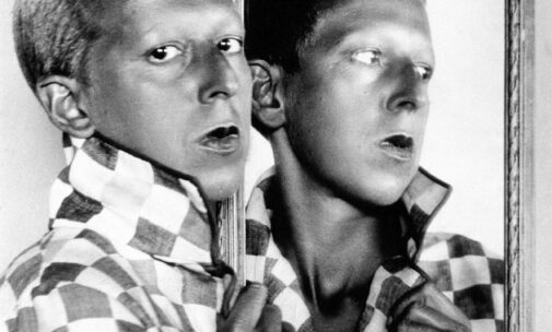 Claude Cahun, Autoportrait avec miroir, c. 1928 - Collection d’entreprise Neuflize OBC © Jersey Heritage Trust