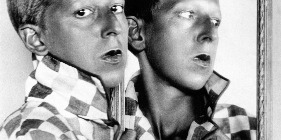 Claude Cahun, Autoportrait avec miroir, c. 1928 - Collection d’entreprise Neuflize OBC © Jersey Heritage Trust