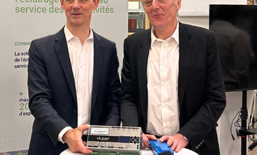 Dominique Néel, directeur général délégué, Bouygues Energies & Services et Dominique Pinault, président, groupe Accédia - lancement fabrication en France du citybox LoRa © Creative Corner