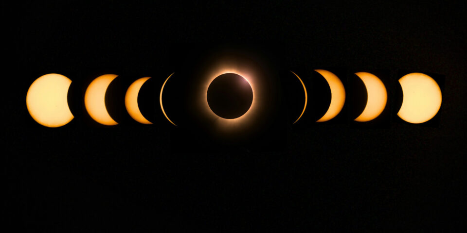 Eclipse de Soleil, dans le ciel sombre, étapes du passage de la Lune devant le Soleil, Port Stanley, Ontario, Canada © Daniel Gomez, Unsplash