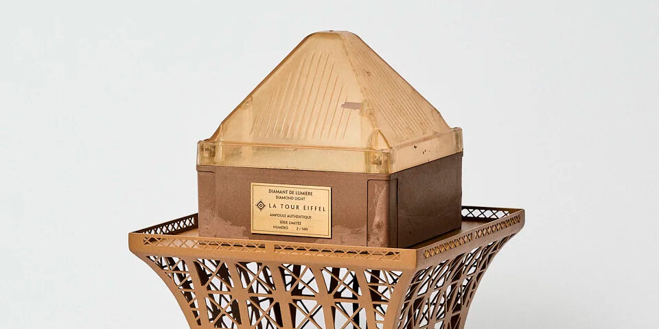 Nouveau Diamant de Lumière 2026 - Designer A+A Cooren - Lampe en lumière du jour, vue latérale - Edition limitée - Société d'Exploitation de la tour Eiffel - Editeur © LxA