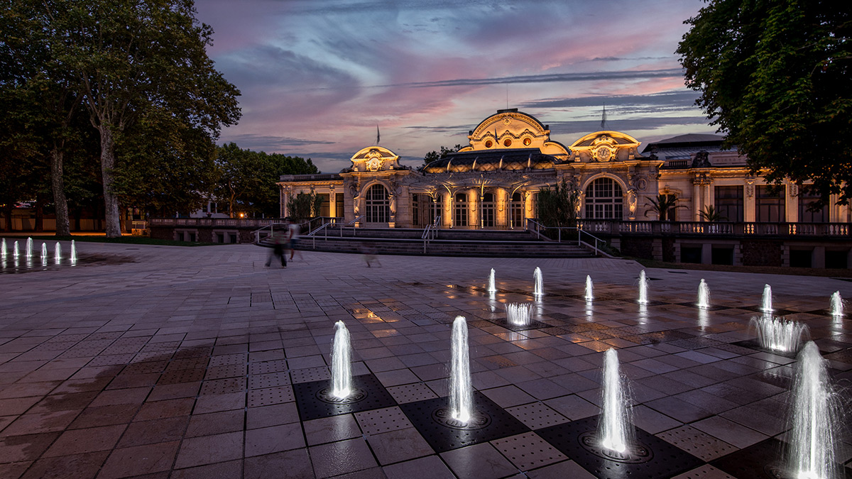 Parc des Sources, palais des congrès, fontaines du parvis, Vichy - Eclairage architectural