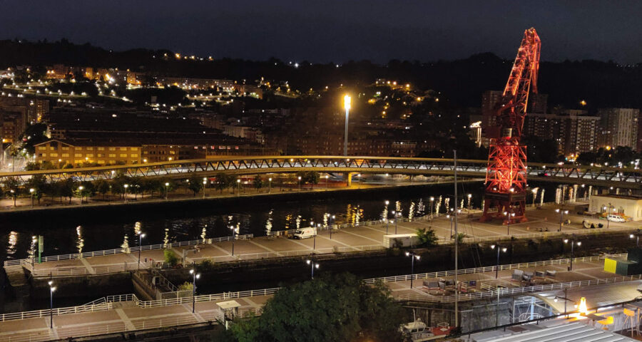 Éclairage exterieur, guide complet pour villes durables - Panorama éclairage public, architectural et urbain, Bilbao, Espagne - Photo © Vincent Laganier, LZL Services