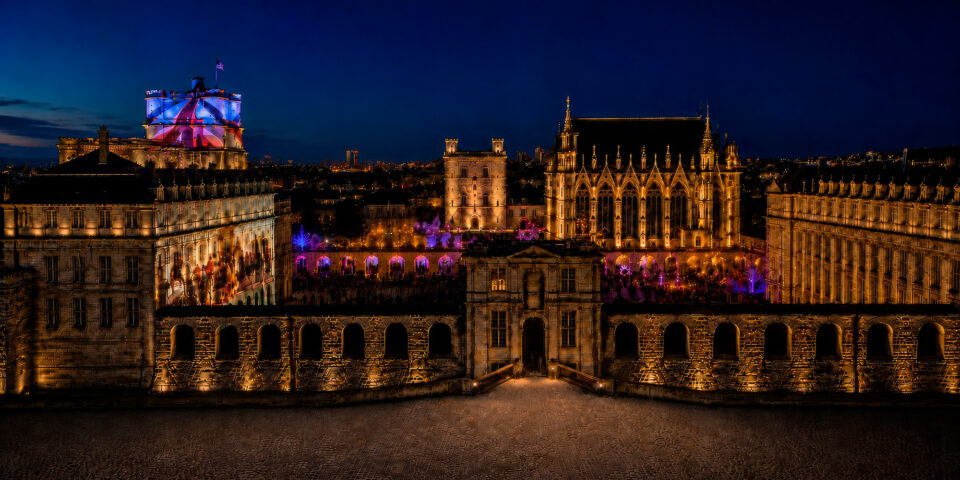 Festival lumière en Europe - Nuits de Lumière 2026, Château de Vincennes, video mapping sur tour du Bois, France - Direction artistique Régis Clouzet et Jésus Baptista © L'Agence Lumière