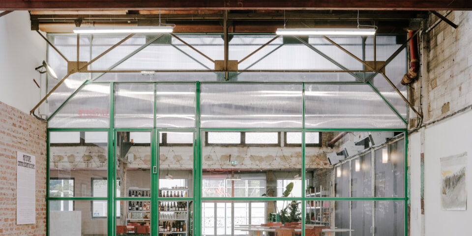 Atelier des jardiniers, tiers-lieu culturel, Montrouge, France - Lumière naturelle et éclairage intérieur, luminaires en réemploi - Architecte Septembre architecture © Giaime Meloni