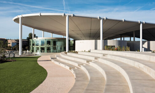 The Camp, canopée en toile, Aix-en-Provence, France – Architecte Corinne Vezzoni & Associés – BET structure Leicht – Membrane technique Serge Ferrari © StudiovU, photographe Vincent Uettwi